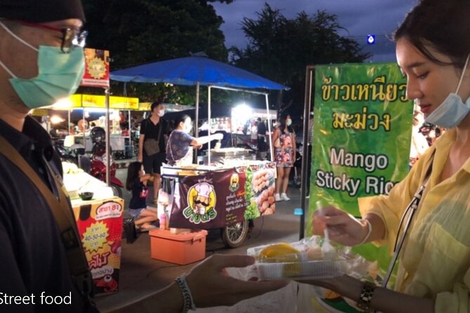 Chiang Mai Street Food Tour by Tuk Tuk with Pick Up - Wat Chedi Luang and the missing top