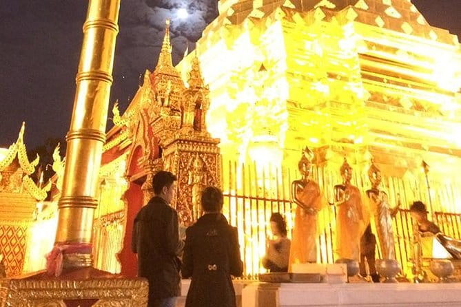 Chiang Mai Temples and Market Tuk Tuk Night Tour - The guide can make or break the evening