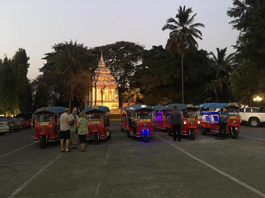 Chiang Mai: Temples and Street Food Night Tour by Tuk Tuk - The Three Kings Monument and Chiang Mai’s origin story