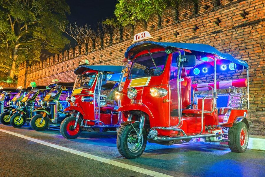 Chiang Mai: Temples and Street Food Night Tour by Tuk Tuk - How the value compares with arranging it yourself