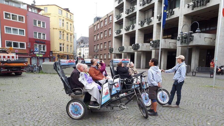 Cologne: Rickshaw Sightseeing Tour - Old Town stories and 2000 years of Cologne
