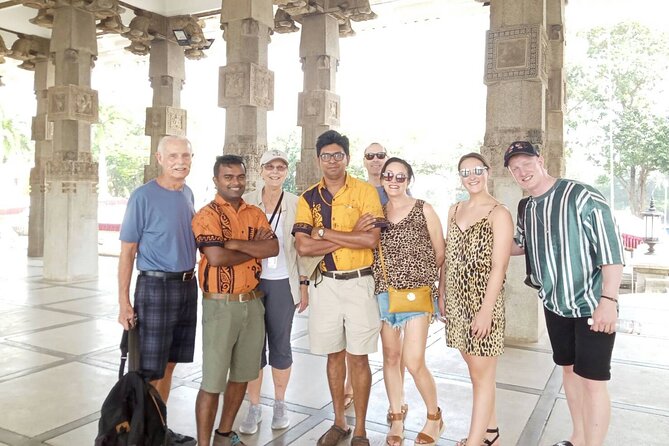 Colombo Bay Tuk Tuk City Tour - Tea tasting and a proper Sri Lankan meal