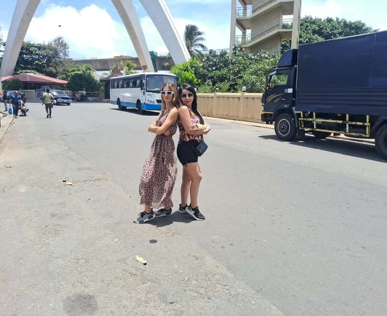 Colombo: City Highlights Guided Private Tour by Tuk Tuk - Timing, guide quality, and comfort