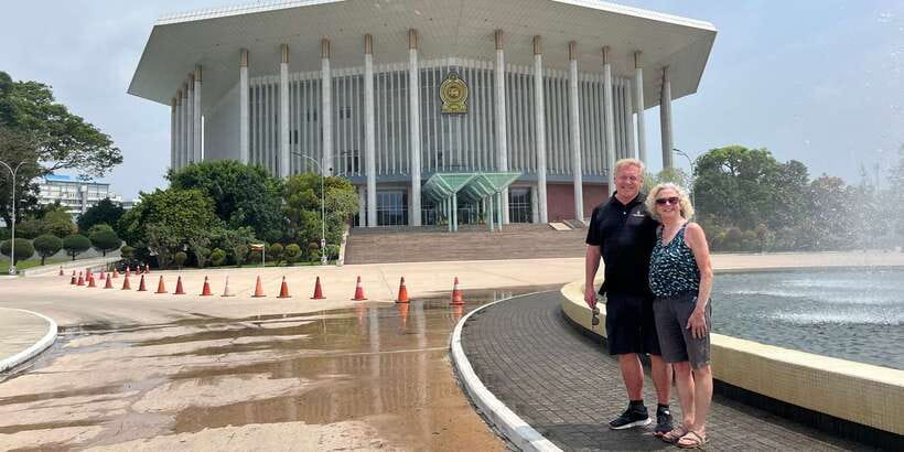Colombo: City Sightseeing Tour by Tuk-Tuk with Pickup - Viharamahadevi Park and central Colombo