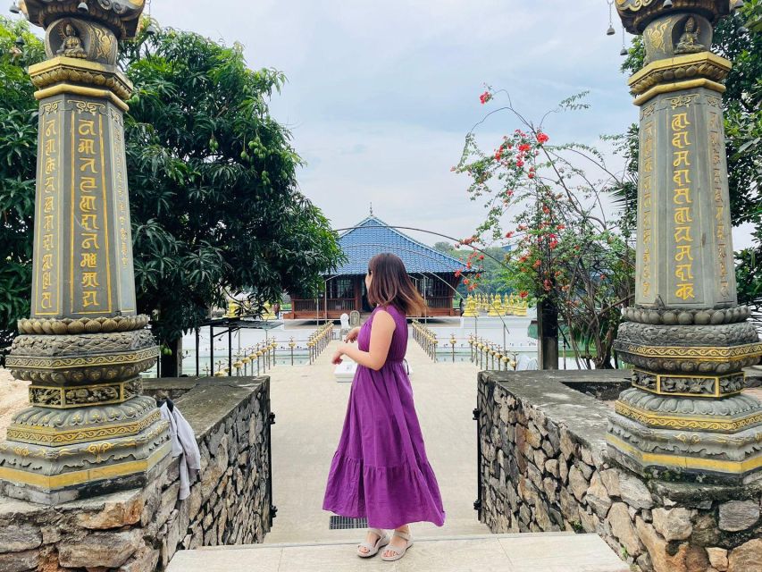 Colombo: City Sightseeing Tour by Tuk-Tuk with Pickup - Forty-five minutes at Gangaramaya Temple