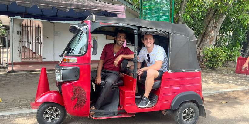 Colombo: City Sightseeing Tour by Tuk-Tuk with Pickup - Independence Square and the national memorial