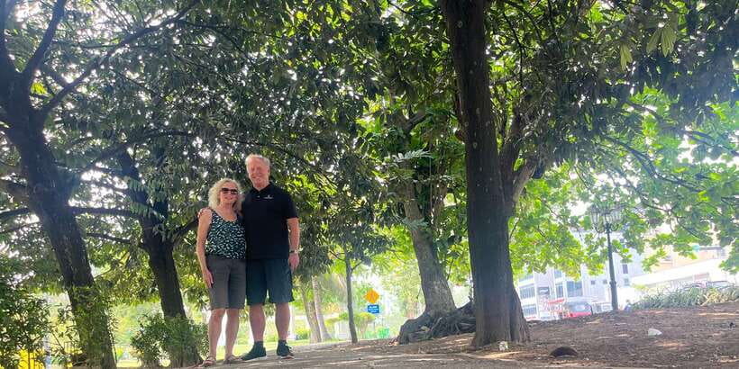 Colombo: City Sightseeing Tour by Tuk-Tuk with Pickup - Food, photographs, and shopping