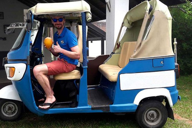 Colombo City Tour By Tuk Tuk - Gangaramaya Temple and Bera Lake