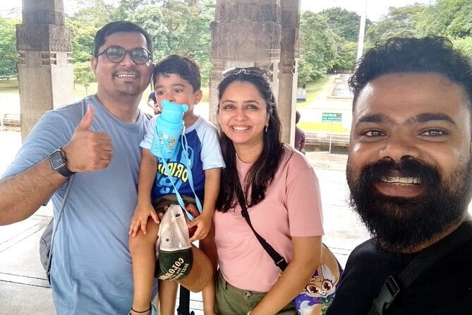 Colombo City Tour By Tuk Tuk (Include Lunch)Morning & Evening - Galle Face, the lighthouse, and Colombo’s open edge