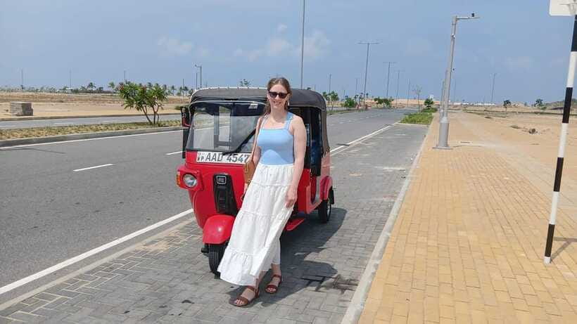 Colombo City Tour by Tuk-Tuk with Hotel Pickup - All Include - Pettah Market shows Colombo at street level