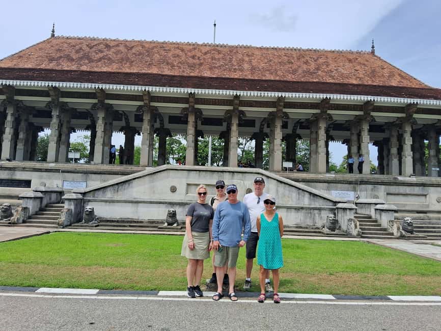 Colombo: Private City Tour by Tuk tuk - All Inclusive - Fort, the lighthouse, and colonial Colombo