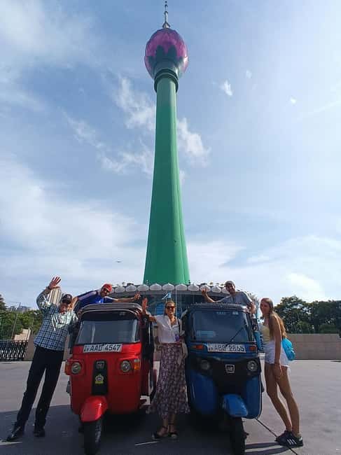 Colombo: Private City Tour by Tuk tuk - All Inclusive - Gangaramaya Temple and Beira Lake