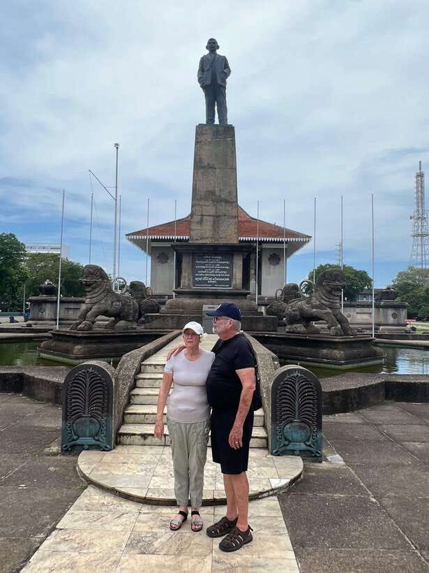 Colombo: Private City Tour with Local Food Tour by Tuk-Tuk - Pettah brings together several faiths and food stops