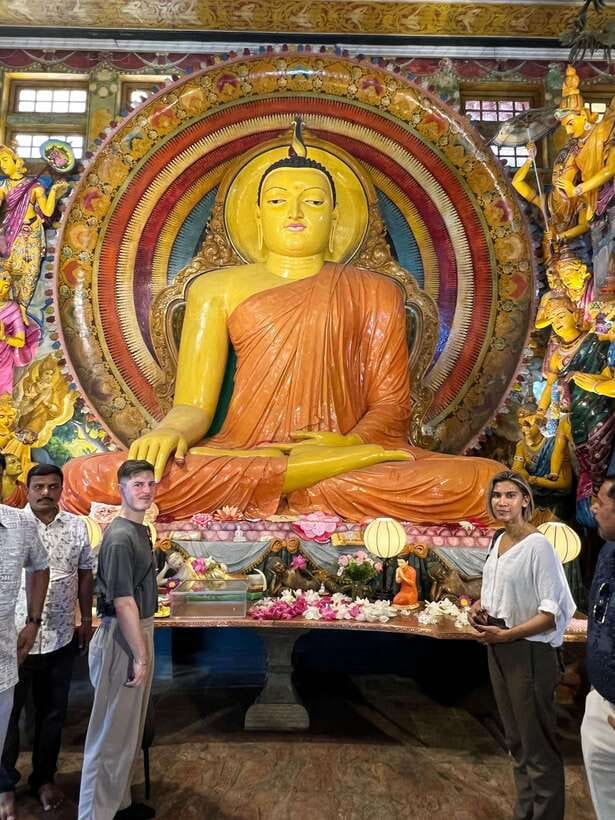 Colombo: Private City Tour with Local Food Tour by Tuk-Tuk - Gangaramaya Temple and Seema Malaka add calm