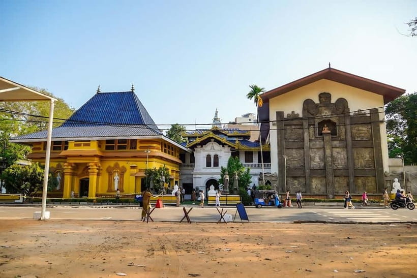 Colombo: Private City Tuk-Tuk Tour with Local Guide & Pickup - Pettah, the markets, and old Colombo