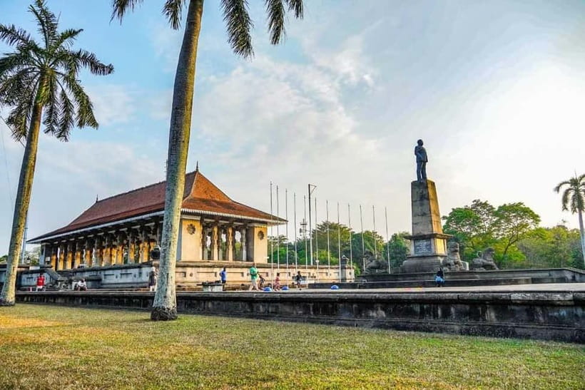 Colombo: Private City Tuk-Tuk Tour with Local Guide & Pickup - Starting with the Lotus Tower and Gangaramaya Temple