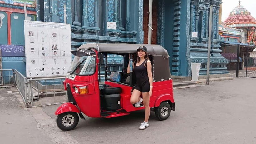 Colombo Private Guided City Tour by Tuk Tuk - All Inclusive - The maritime side of Colombo