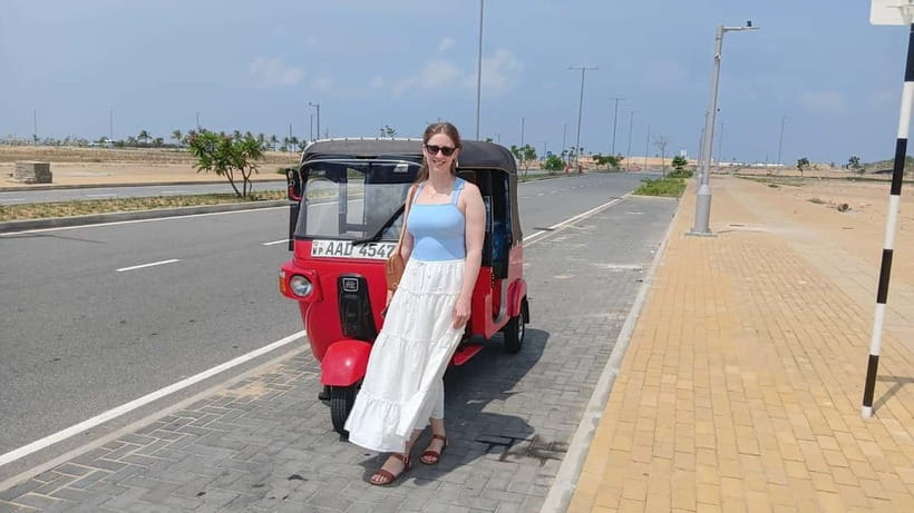 Colombo Private Guided City Tour by Tuk Tuk - All Inclusive - Vihara Maha Devi Park and the tea stop