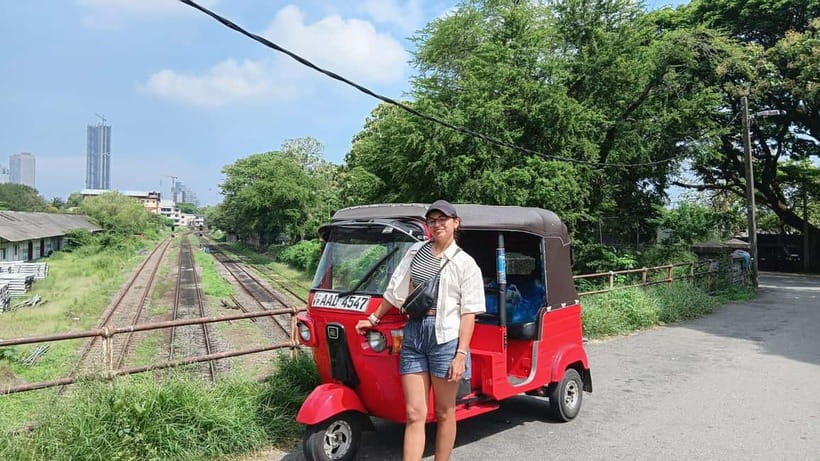 Colombo Private Guided City Tour by Tuk Tuk - All Inclusive - Start with Colombo’s religious landmarks