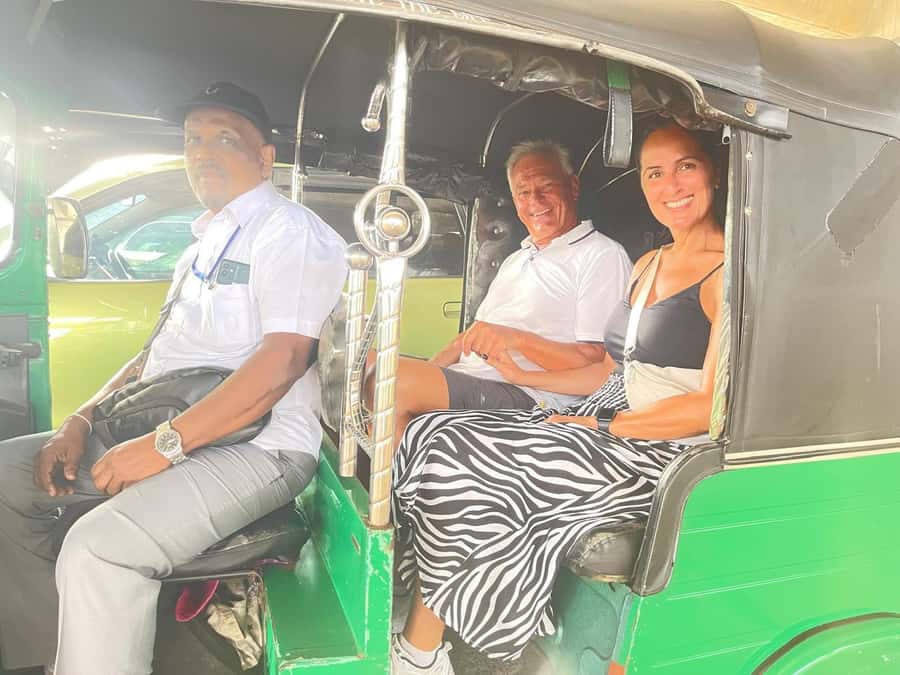 Colombo: Private Guided Tour of the City by Tuk-Tuk - Pettah Market, local streets, and street food