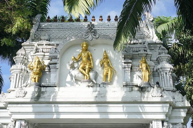 Colombo Private guideTour byTuk Tuk Morning Evening All inclusive - Independence Memorial Hall and the civic center