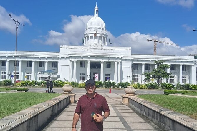 Colombo Private Tuk-Tuk City Tour with All Entry Fees Included - Galle Face Green brings you to the sea