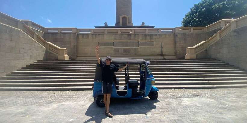 Colombo: Private Tuk Tuk City Tour with Guide & Snacks - Key points at a glance