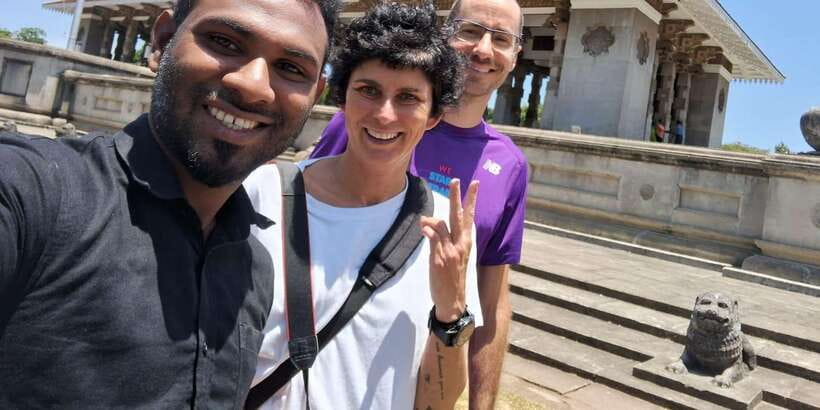 Colombo: Private Tuk Tuk City Tour with Guide & Snacks - Independence Memorial Hall and the road to Galle Face