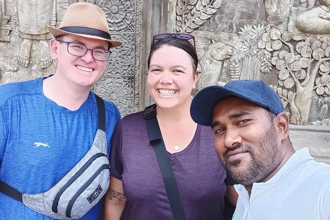 Colombo Sightseeing City Tour by Tuk-Tuk with Guide - Independence Memorial Hall and the Red Mosque