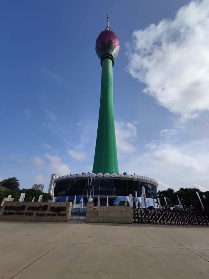 Colombo Sightseeing Tour by Tuk Tuk - All Inclusive - Vihara Maha Devi Park and the tea stop