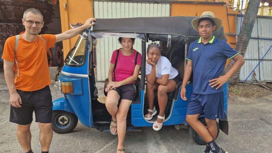 Colombo: Sightseeing Tour by Tuk Tuk Safari - All Inclusive - The Red Mosque and Colombo’s mixed faiths