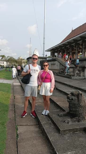 Colombo: Sightseeing Tour by Tuk Tuk Safari - All Inclusive - Gangaramaya Temple and Beira Lake
