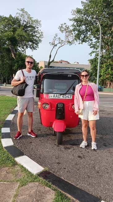 Colombo: Sightseeing Tour by Tuk Tuk Safari - All Inclusive - Fort begins with colonial Colombo