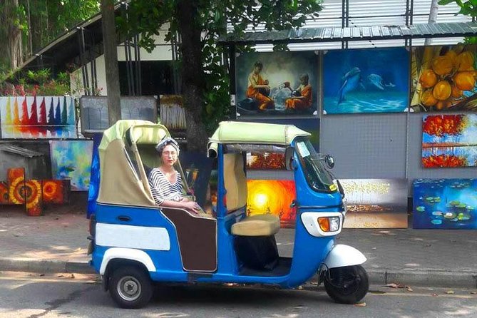 Colombo Tuk Tuk Adventure - Pettah Floating Market: shopping beside Beira Lake