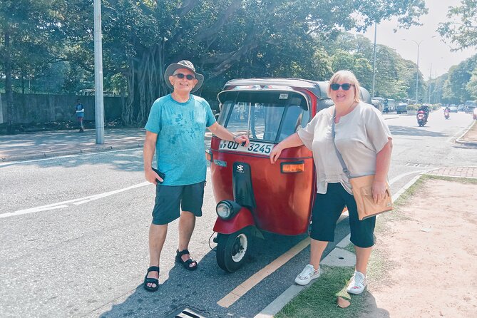 Colombo Tuk Tuk City Tour Hotel Pickup and Drop Service - Beira Lake and two very different temples