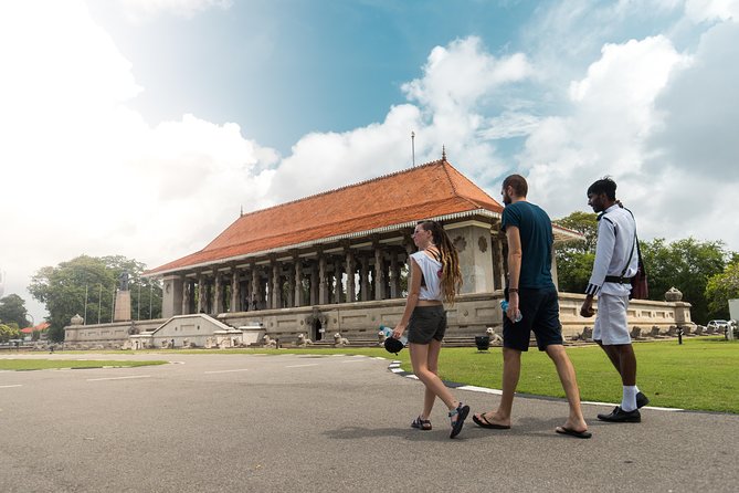 Colombo Tuk Tuk Safari - Gangaramaya Temple: a quick look at Colombo’s religious life