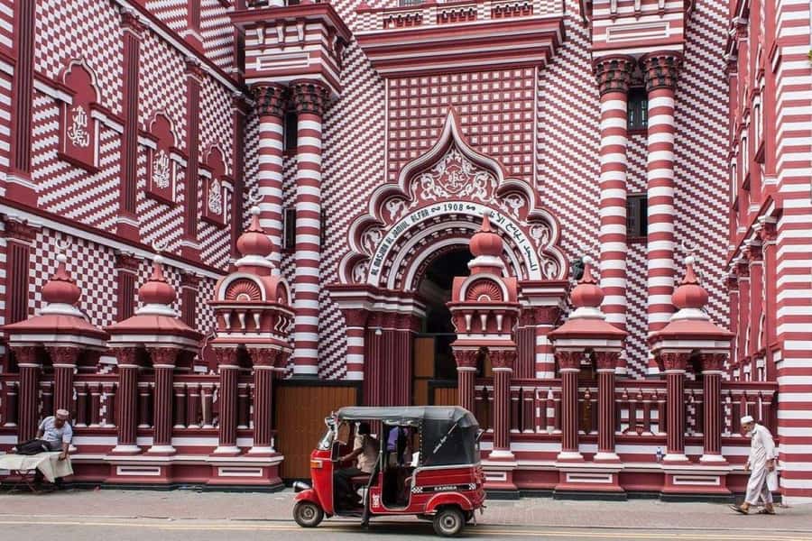 Colombo Tuk Tuk Tour with Entry Fees & Food Included - Starting at the Kovil and Lotus Tower