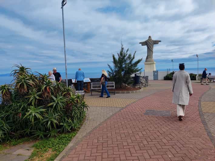 Cristo Rei Guided TukTuk Tour (From Funchal) - Returning to Funchal by São Gonçalo