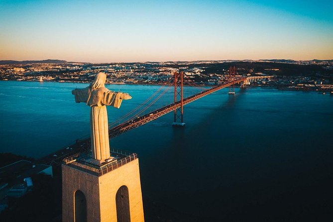 Cristo Rei Tuk Tuk Tour With River cruise - The tuk-tuk ride and the 25th of April Bridge
