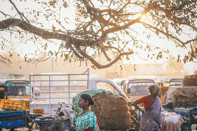 Delhi: Explore Old Delhi on Tuk Tuk with Shopping and Street Food - Sikh heritage at Gurudwara Sis Ganj