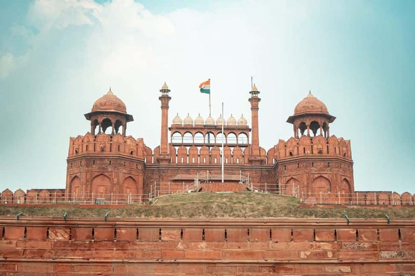Delhi: Old City Guided Tour with Rickshaw Ride & Pickup - Red Fort from the outside