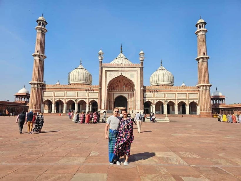 Delhi: Old Delhi and Chandni Chowk Tuk-Tuk Tour - Jama Masjid gives the morning a grand start