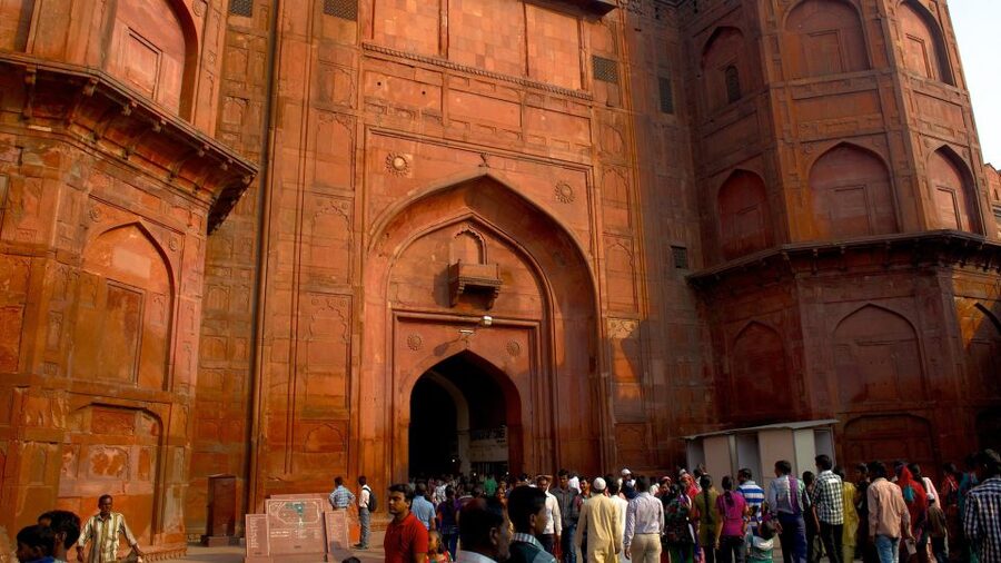 Delhi: Old Delhi City Tour with Tuk Tuk Ride & Street Food - Chandni Chowk market and street food