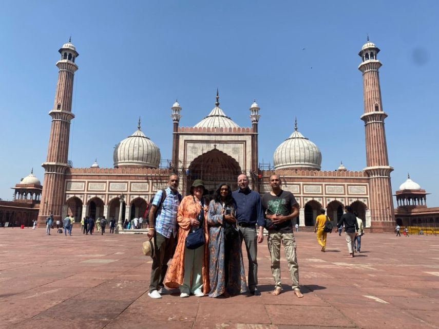 Delhi: Private Chandni Chowk, Food Tasting, & Tuk-Tuk Tour - Street food in Paranthe Wali Gali