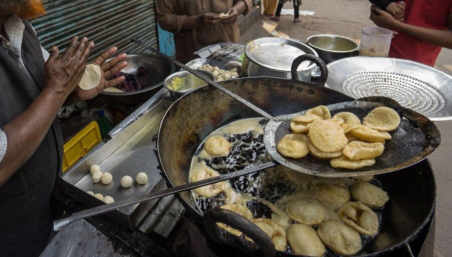 Delhi: Private Chandni Chowk, Food Tasting, & Tuk-Tuk Tour - The Red Fort, with limited time inside