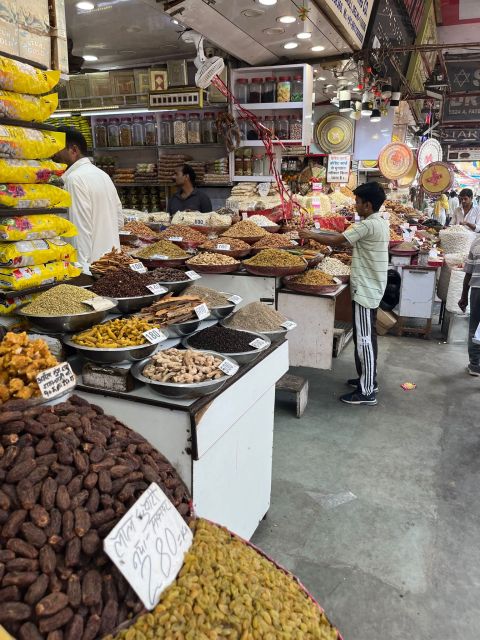 Delhi: Private Chandni Chowk, Food Tasting, & Tuk-Tuk Tour - Guides, drivers, and the private format
