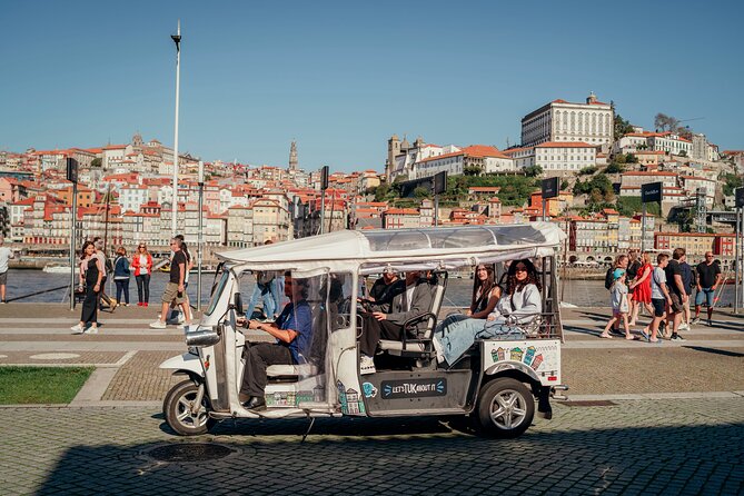 Discover Porto on a 2-Hour Shared Electric TukTuk - Igreja do Carmo and its famous tilework