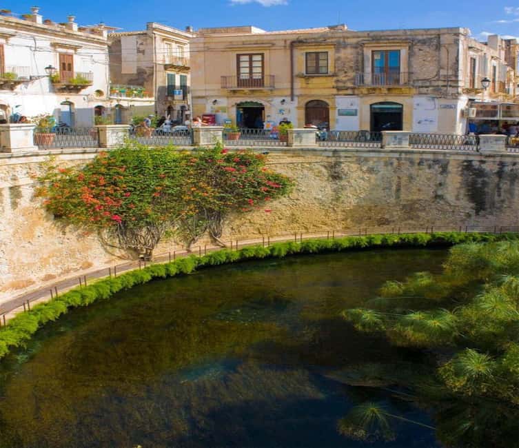 Discover the wonders of Ortigia: a Tuk-Tuk tour through history and the sea. - Starting near Ortigia’s market