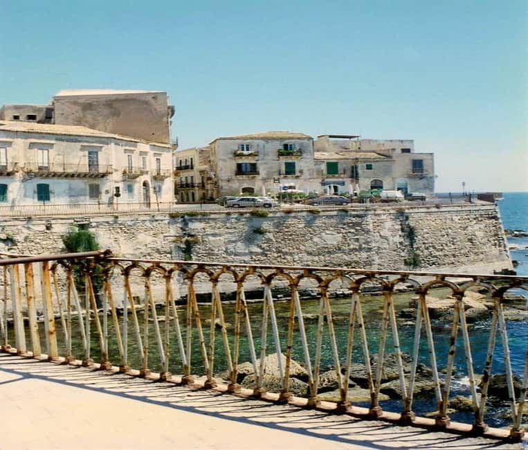Discover the wonders of Ortigia: a Tuk-Tuk tour through history and the sea. - Syracuse Cathedral and the heart of old Ortigia