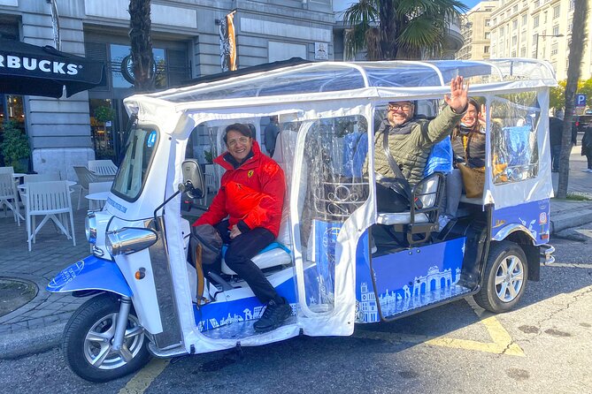 Eco Friendly Tuk Tuk Experience with the Local in Madrid - What the local guide adds